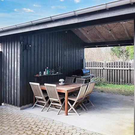 4 Person In Albaek-by Traum