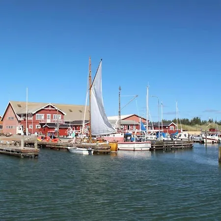 4 Person In Albaek-by Traum *